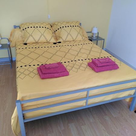 Au Nid De Mes Anges Bed and Breakfast Entrecasteaux Εξωτερικό φωτογραφία