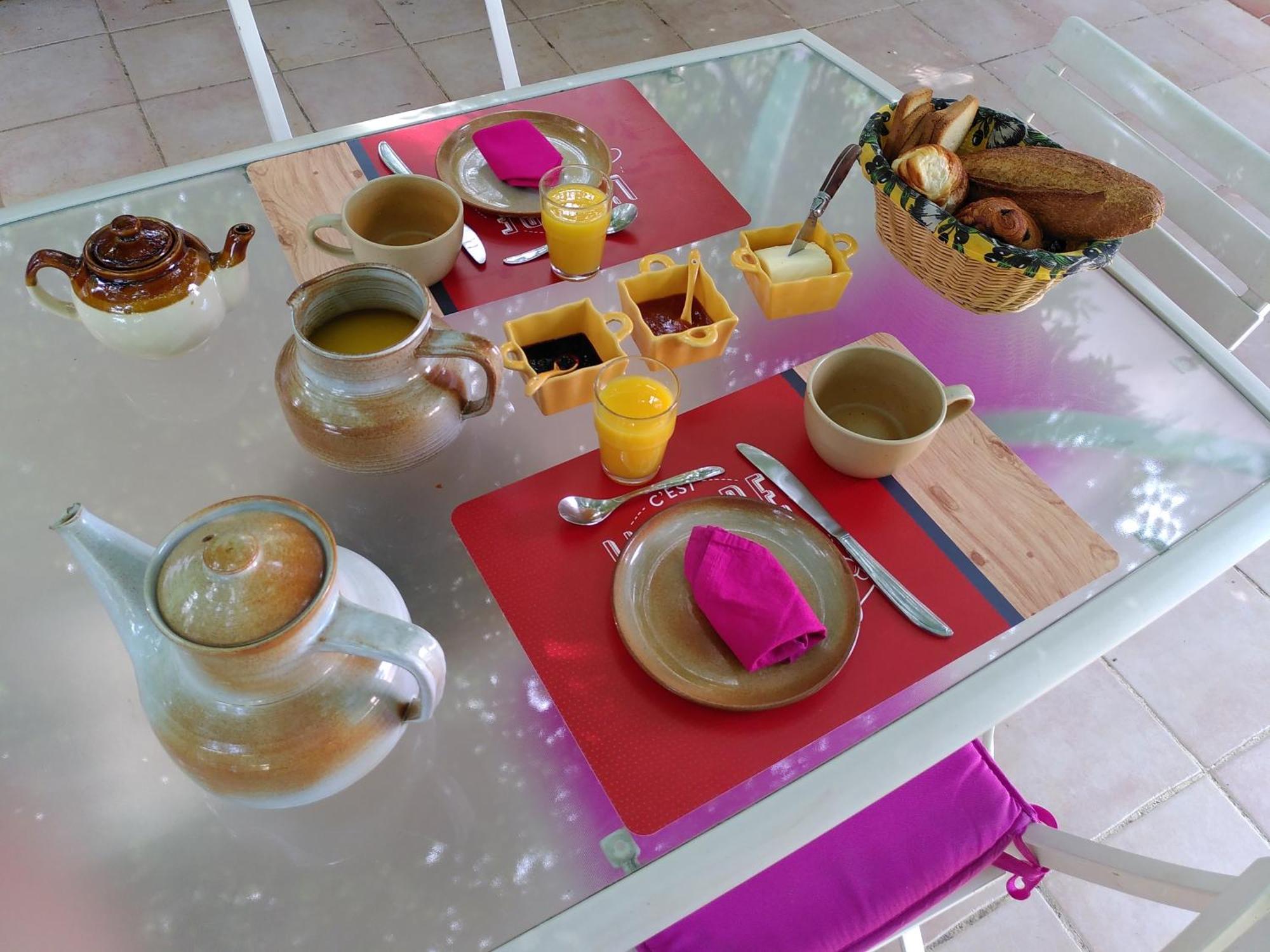 Au Nid De Mes Anges Bed and Breakfast Entrecasteaux Εξωτερικό φωτογραφία