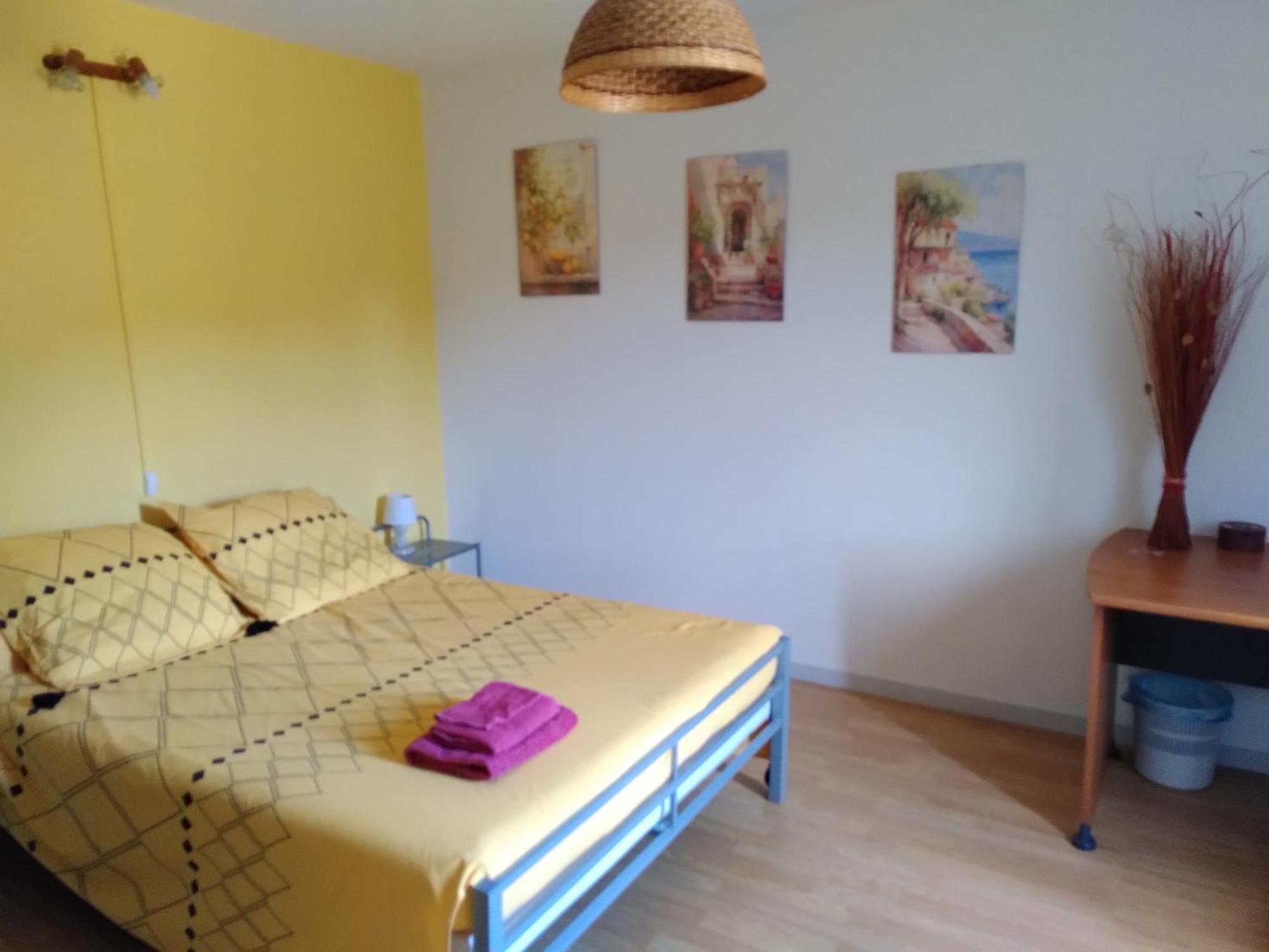 Au Nid De Mes Anges Bed and Breakfast Entrecasteaux Εξωτερικό φωτογραφία